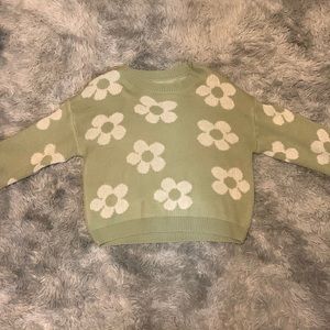 Adorable green and white flower sweater! so cute and fun for the winter time